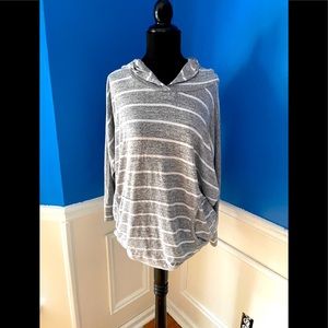 Super soft shirt with front pockets and hood